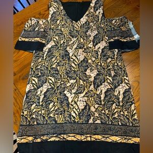 Beautiful dress mint condition. Smoke free/pet free home